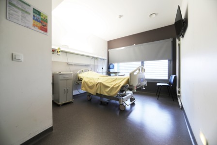 Chambre de l'hôpital Tenon du service de prise en charge chirurgicale de la transidentité